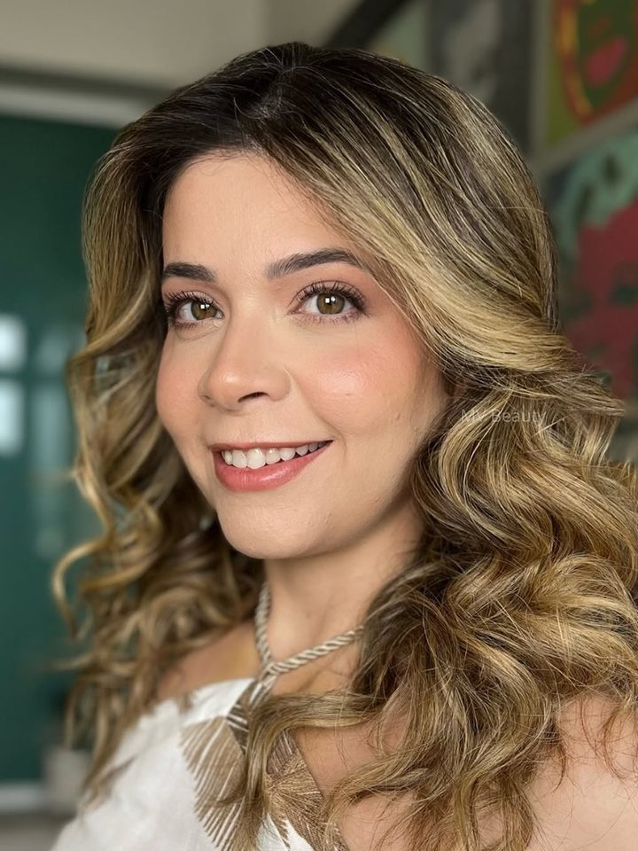 Maquiagem clean e ondas para gravação de conteúdo