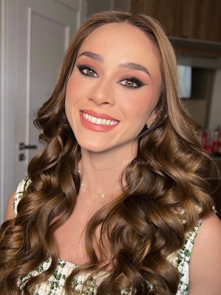 Maquiagem e penteado para evento social
